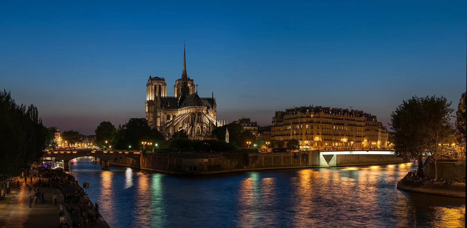 Notre-Dame and Ile de la Cite at dusk for a romantic Paris evening