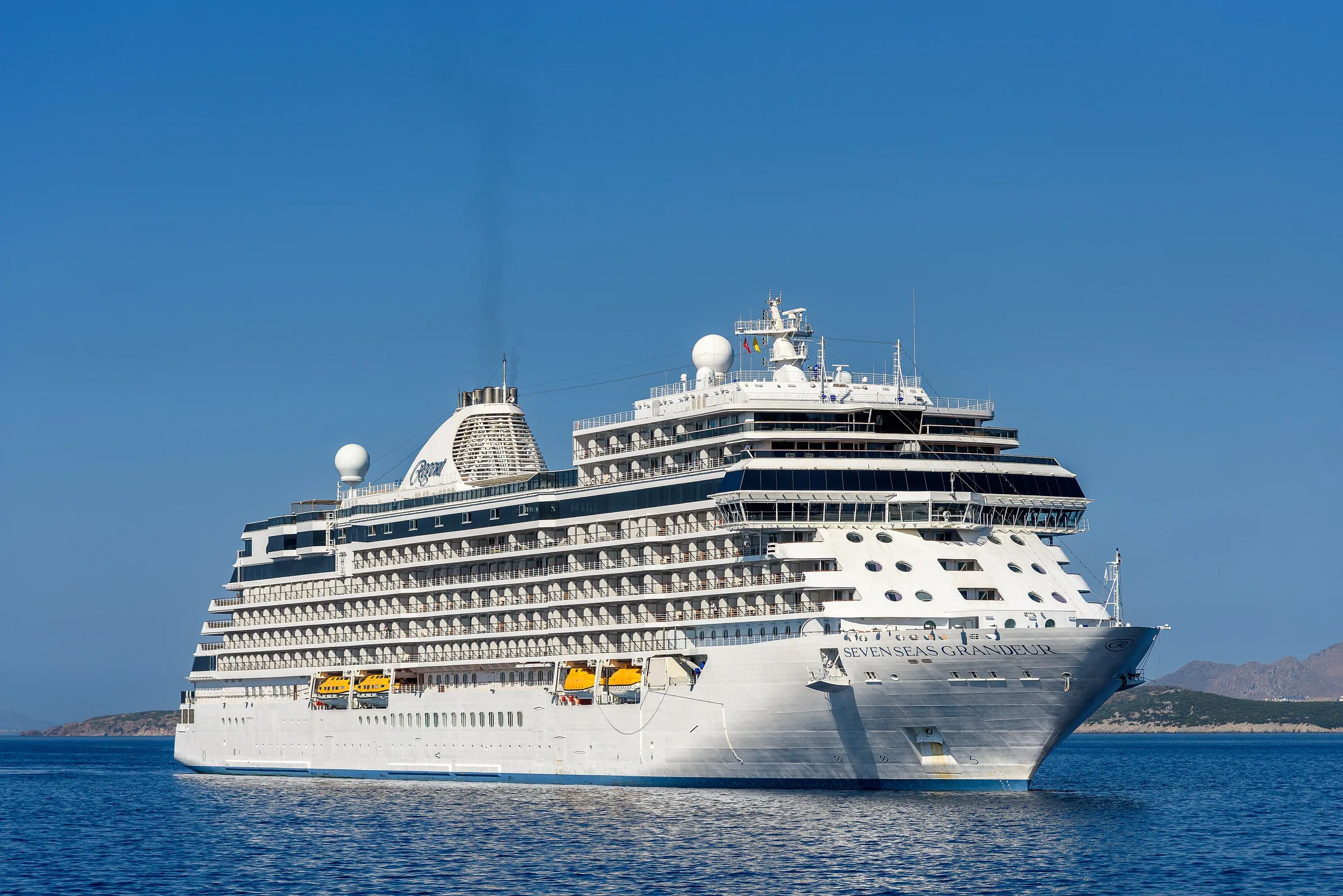 Regent Seven Seas Grandeur at sea